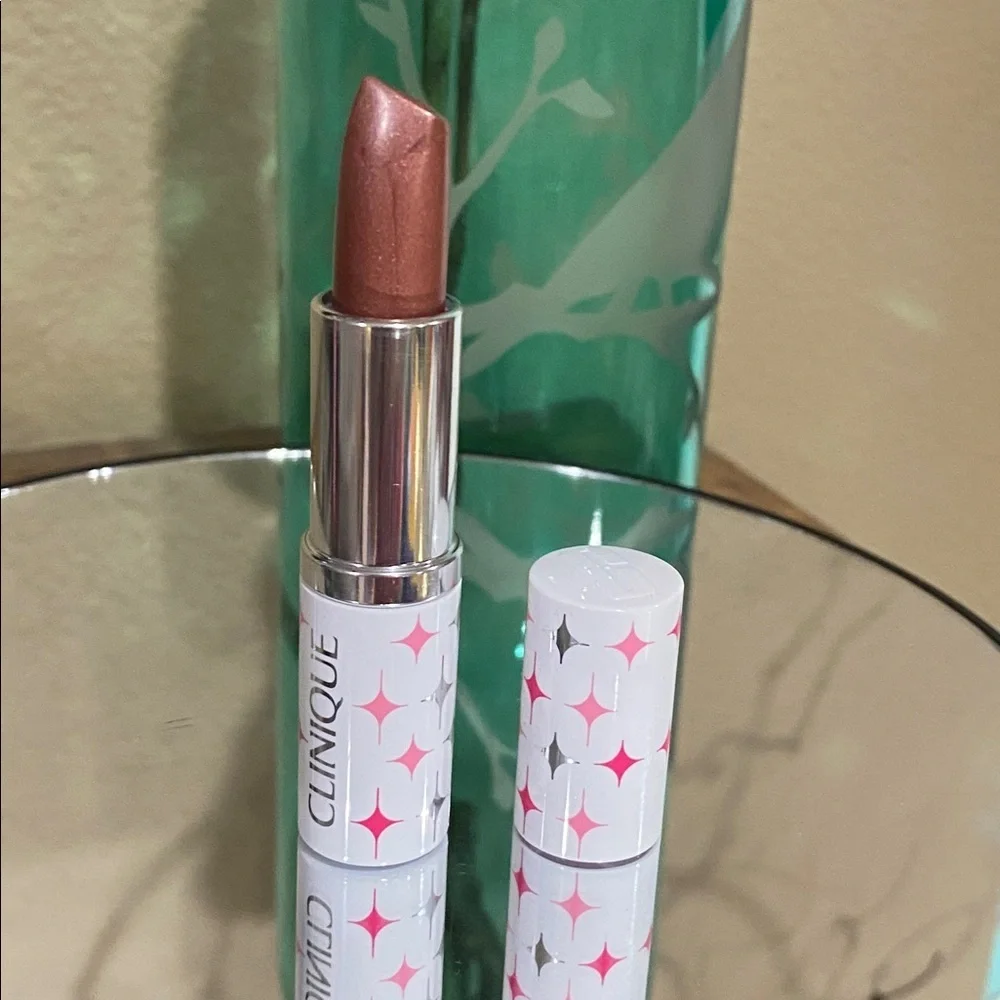 Clinique Dramatically Different lipstick in color Sugared Maple, new!